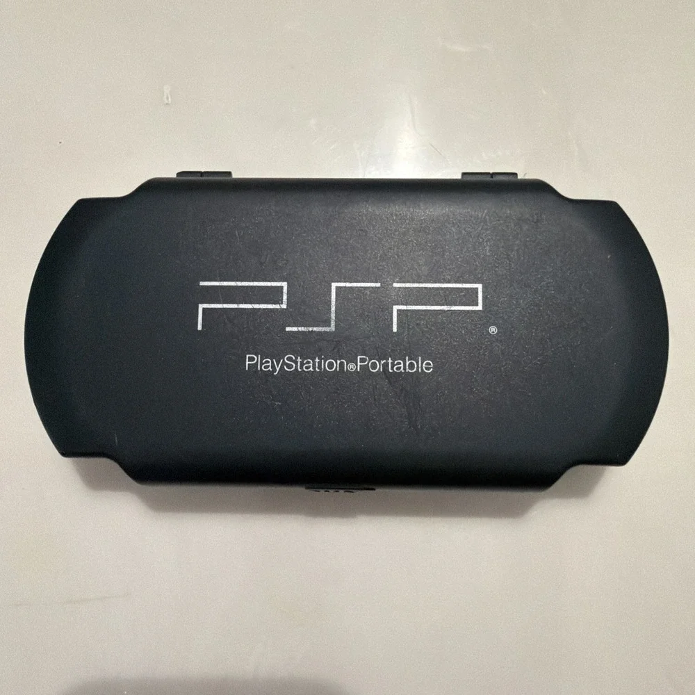 Sony PlayStation Portable PSP UMD Black Hard Game Disc Clamshell Storage Case